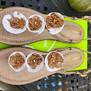 Sam Edleman Gigi Flora thong sandal. 8.5M. Pale gold. Sequin flower.